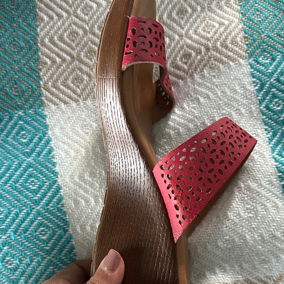 Italian Shoemakers Red Sandals - Picture 6 of 8